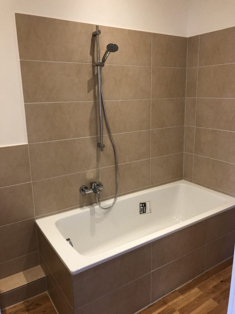 Badezimmer renovieren lassen Kosten